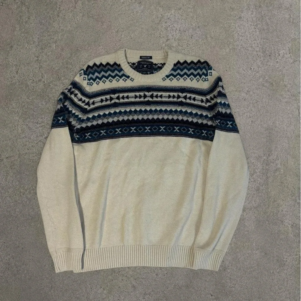 2000s american eagle cream & blue geometric patterned sweater